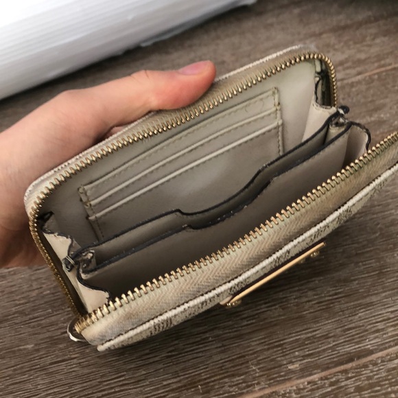 AUTHENTIC Michael Kors Logo Jet Set Wallet - Picture 3 of 7